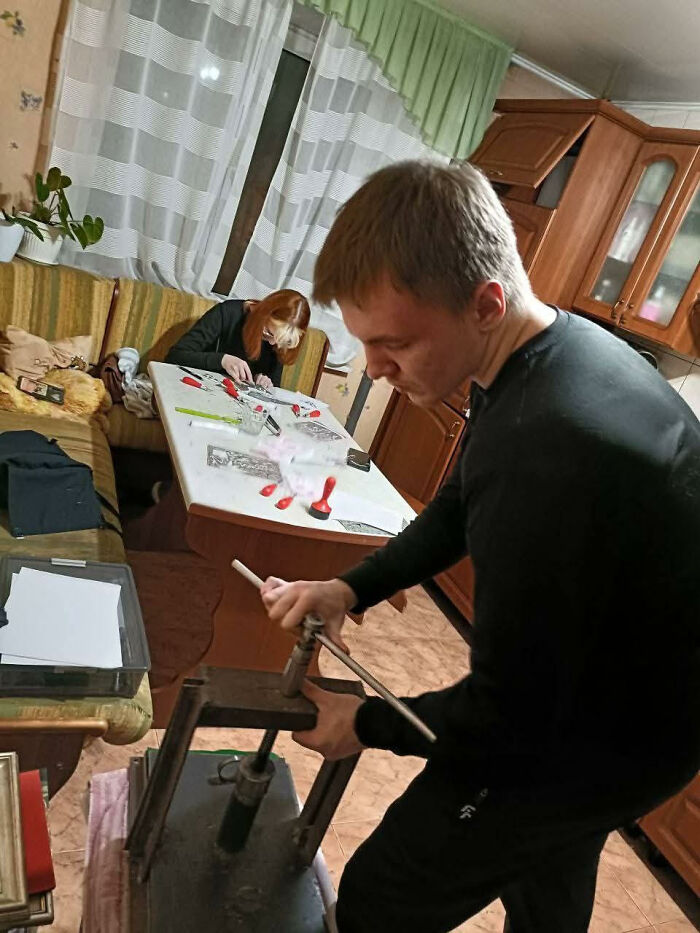 I Invited Students To My Place During The Holidays To Create Linocuts (15 Pics)