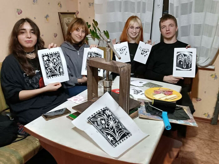 I Invited Students To My Place During The Holidays To Create Linocuts (15 Pics)