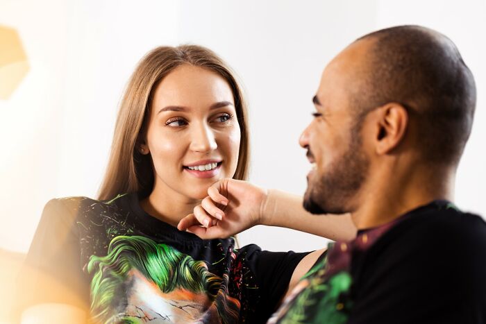 Red Flags That People Say Are Dealbreakers, No Matter How Attractive Someone Is