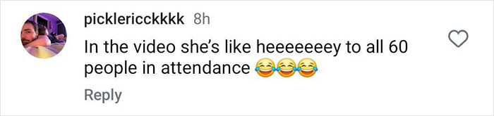 Social media comment humorously critiquing small turnout at Snow White event in Spain.