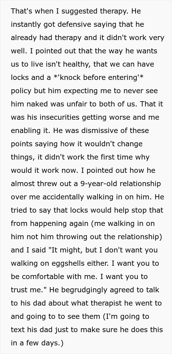 Text discussion about relationship issues and insecurity after a boyfriend notices burn scars.