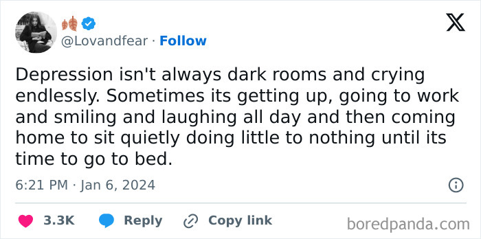 Tweet about understanding depression with empathy and support, highlighting people's backs online in wholesome ways.