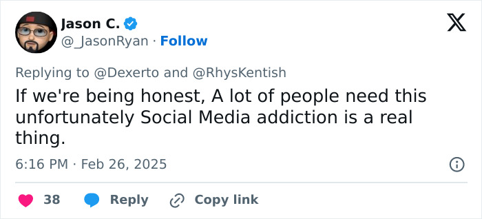 Tweet about app requiring outdoor activity to address social media addiction.