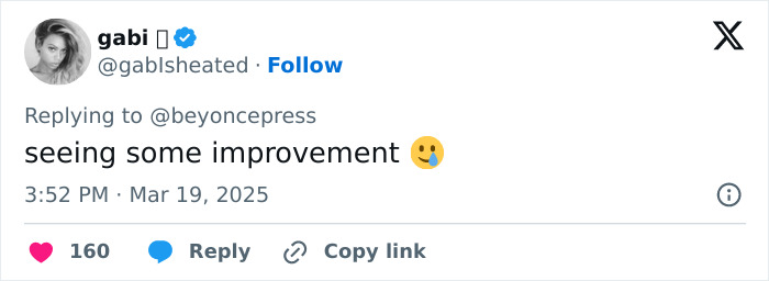Tweet reacting to Beyoncé's country-themed wax figure with a surprised emoji. Tweet reacting to Beyoncé's country-themed wax figure with a surprised emoji.