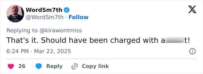 Tweet reaction to basketball coach incident involving female player's hair.