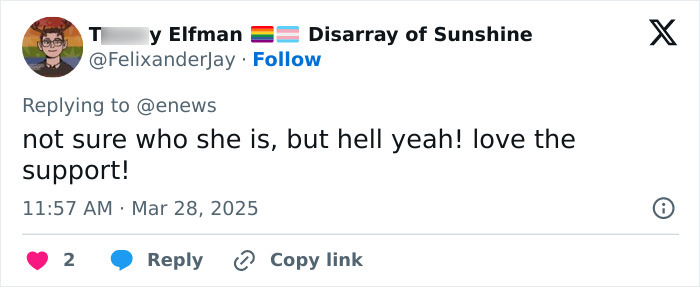 Comment supporting JoJo Siwa's new shaved rainbow head style.