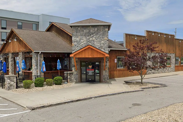 Restaurant exterior where a woman was fired for leaving a "disgusting" message on a bill.