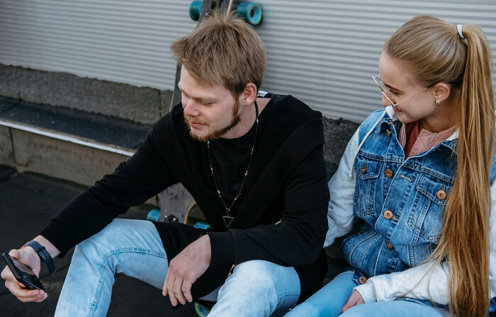 “I Never Talked To Her Again”: 35 Heartbreaking Stories Of How Friendships Ended