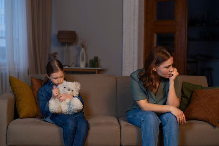 “I Never Talked To Her Again”: 35 Heartbreaking Stories Of How Friendships Ended