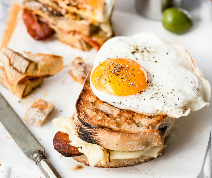 Lazy meal featuring a fried egg on toasted sandwich with cheese and chorizo.