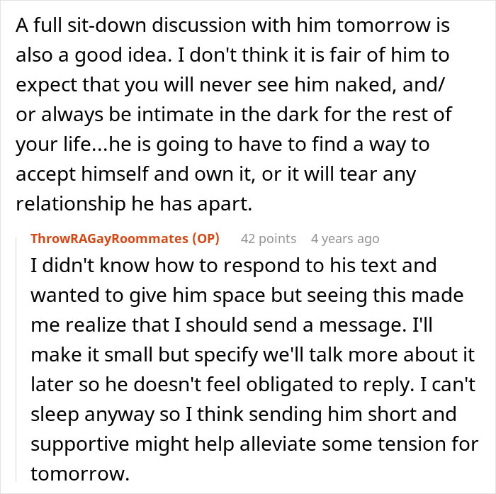 Reddit discussion on boyfriend's reaction to burn scars, highlighting relationship advice and support strategies.