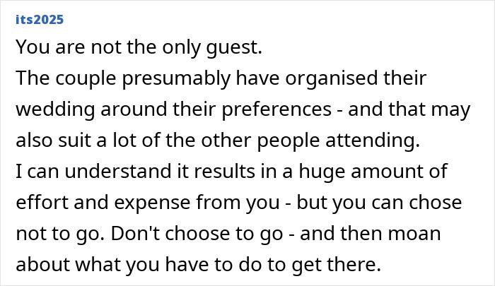 Text post advising on attending a wedding, highlighting potential red flags and guest considerations. Text post advising on attending a wedding, highlighting potential red flags and guest considerations.