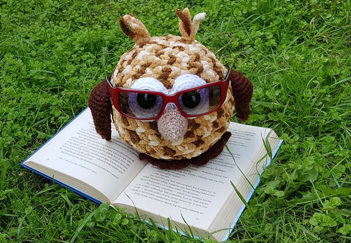 I Crochet Eyeglass Holders For My Friends Who Wear Glasses