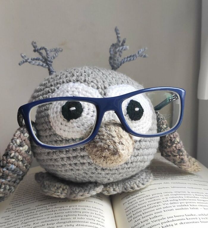 I Crochet Eyeglass Holders For My Friends Who Wear Glasses