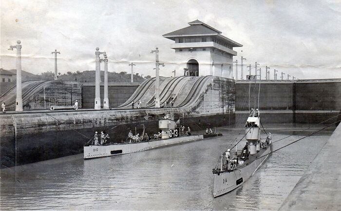 Rare photo of submarines passing through a canal lock, showcasing historical change over the past century.