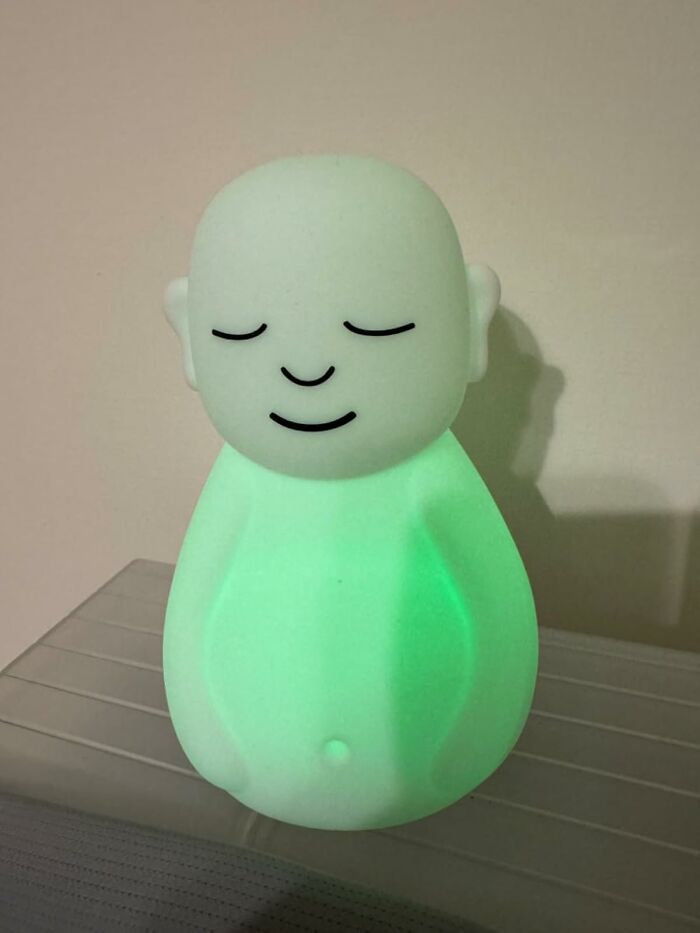 Calm glowing figure with closed eyes, symbolizing digital detox and relaxation.