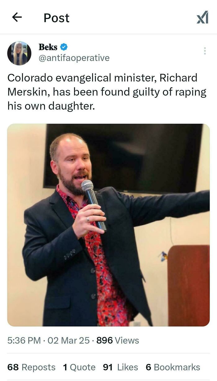 Tweet showing a man speaking into a microphone with a caption about courage to tweet what others could not reveal.