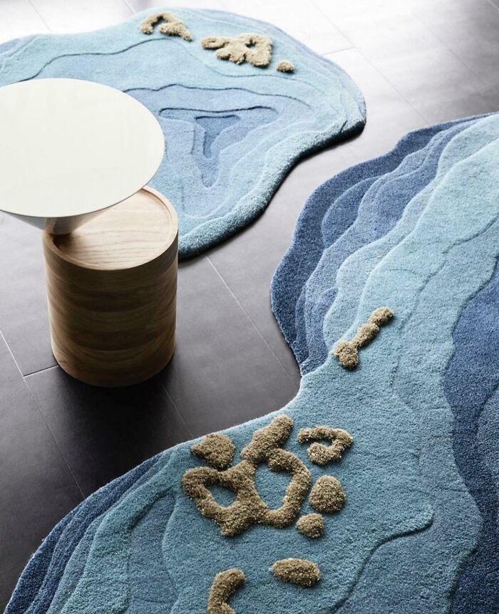 Rug design fail showing a poor attempt at an abstract ocean pattern around table.
