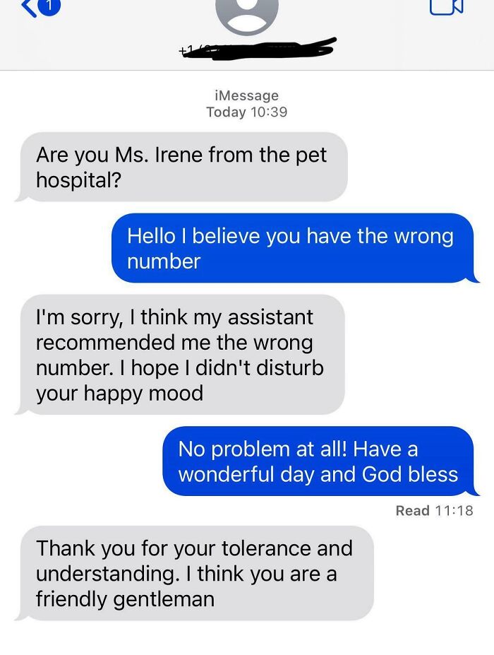 Text conversation showing a polite exchange after a wrong number text about a pet hospital inquiry.