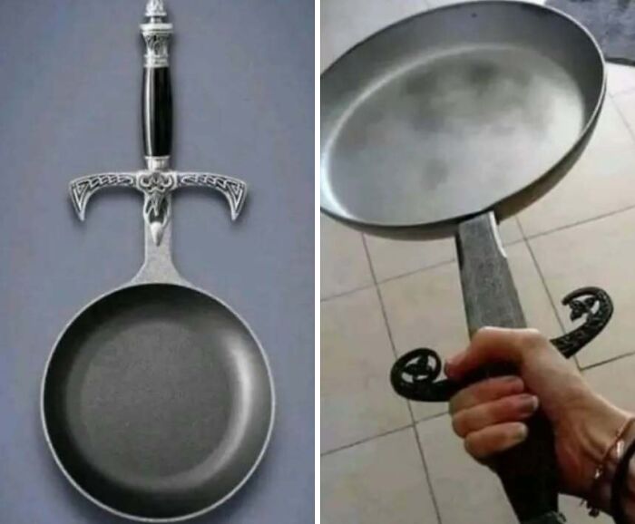 Sartén con empuñadura de espada, ejemplo de comida caótica y salvaje, sostenida por una mano.
