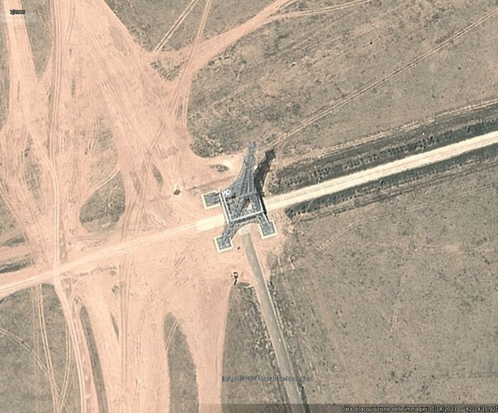 Strange sight captured on Google Earth shows a replica of the Eiffel Tower in a desert landscape.