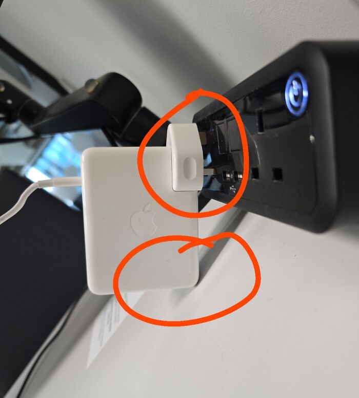 Plug design fails with incorrect fit marked in orange circles.