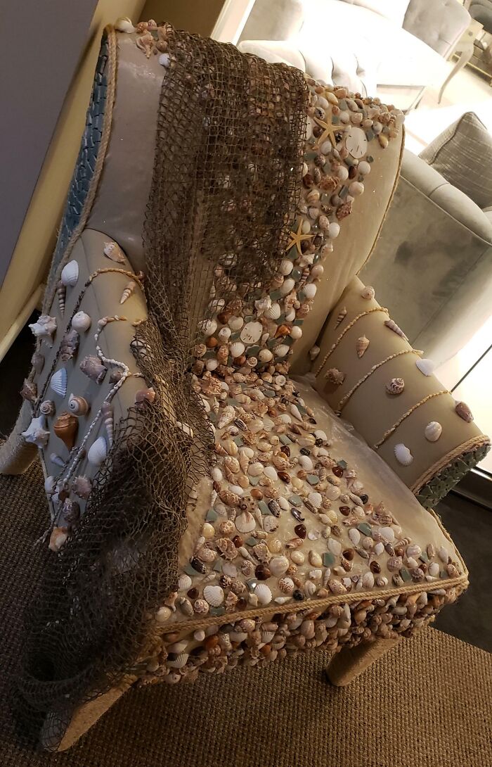 Chair design fail with seashells and netting, showing poor e*******n in interior decor.