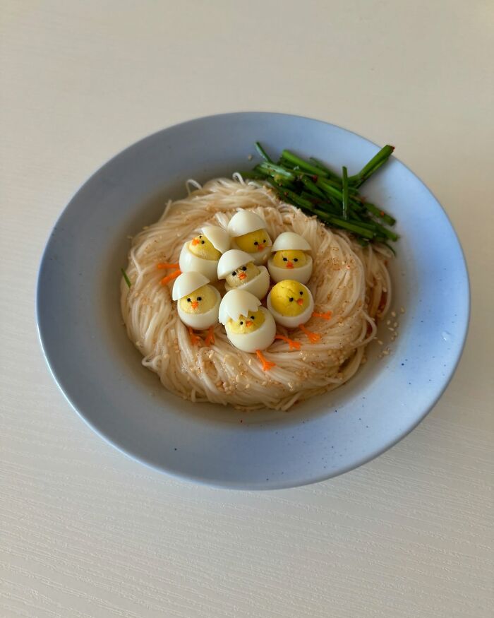 Adorable food art by Korean artist featuring noodle nest with cute egg chicks.