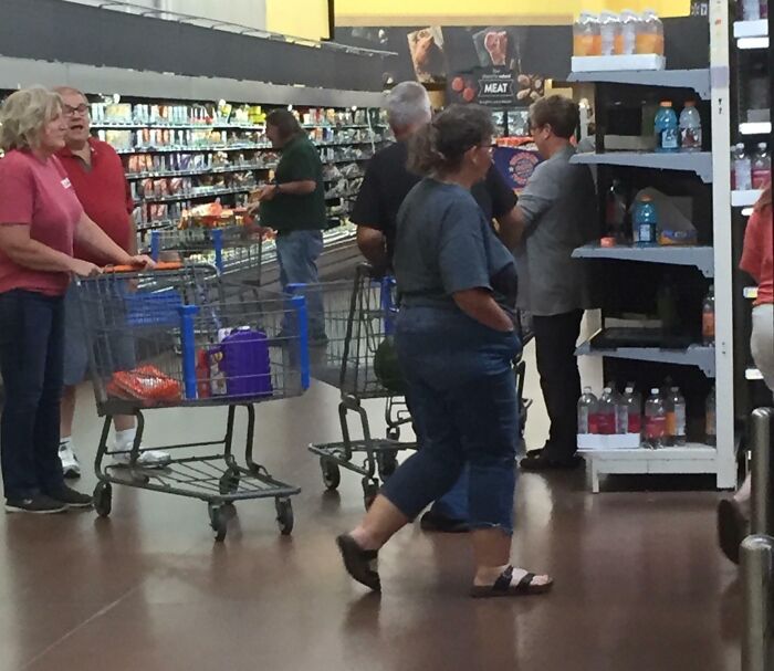 Customers in a grocery aisle, showcasing everyday cluelessness in a busy store.