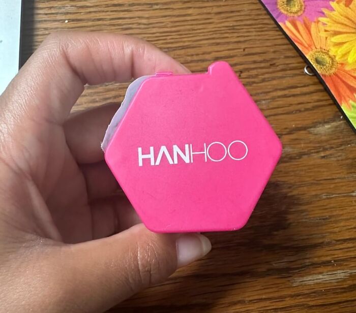 Hand holding a pink hexagonal Hanhoo container, highlighting a must-have spring item.