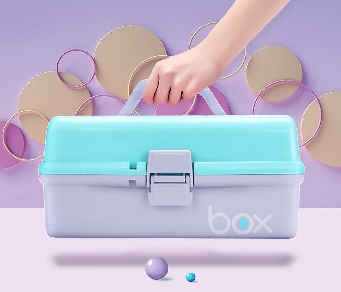 Hand holding a retro turquoise box against a playful circular background, symbolizing 80s memory-triggering treasures.