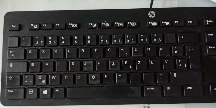 HP keyboard with rearranged keys, demonstrating challenges faced with difficult colleagues.