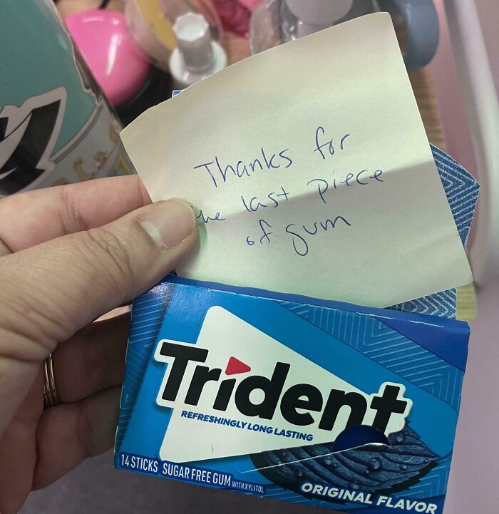 A hand holding a Trident gum pack with a note saying, "Thanks for the last piece of gum," showing a challenging colleague.