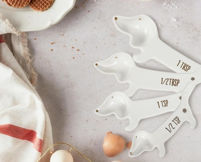 Dog-shaped measuring spoons on a kitchen counter, featuring a unique Yobro design.