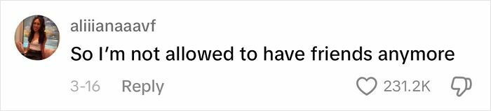 Comment by aliianaaaavf expressing frustration with a sarcastic apology about having friends.