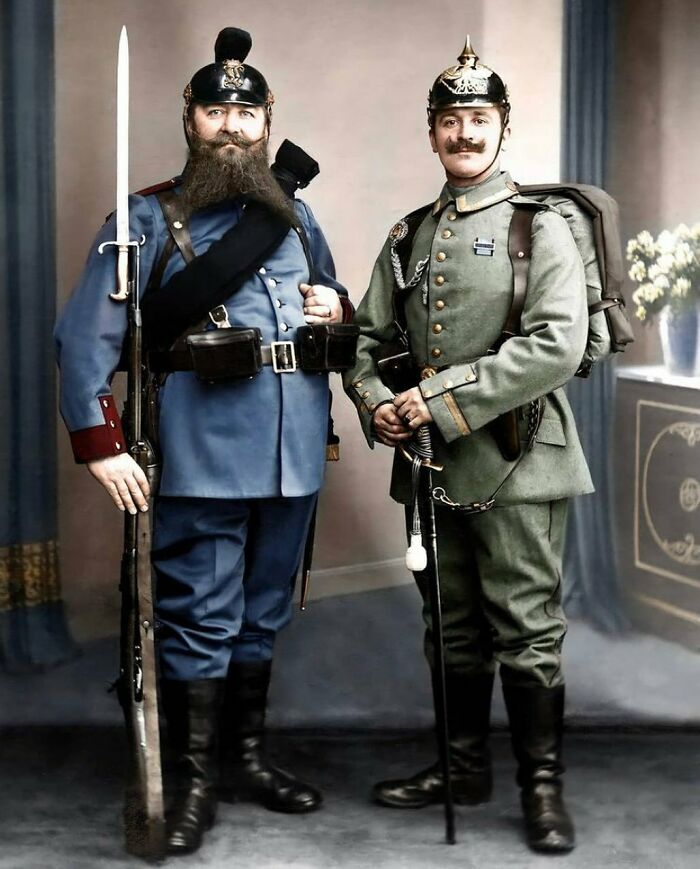 Two historical soldiers in colorful uniforms, showcasing military attire from the past.