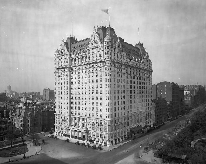 Vintage American architecture showcases an ornate high-rise building with intricate details in an urban setting.