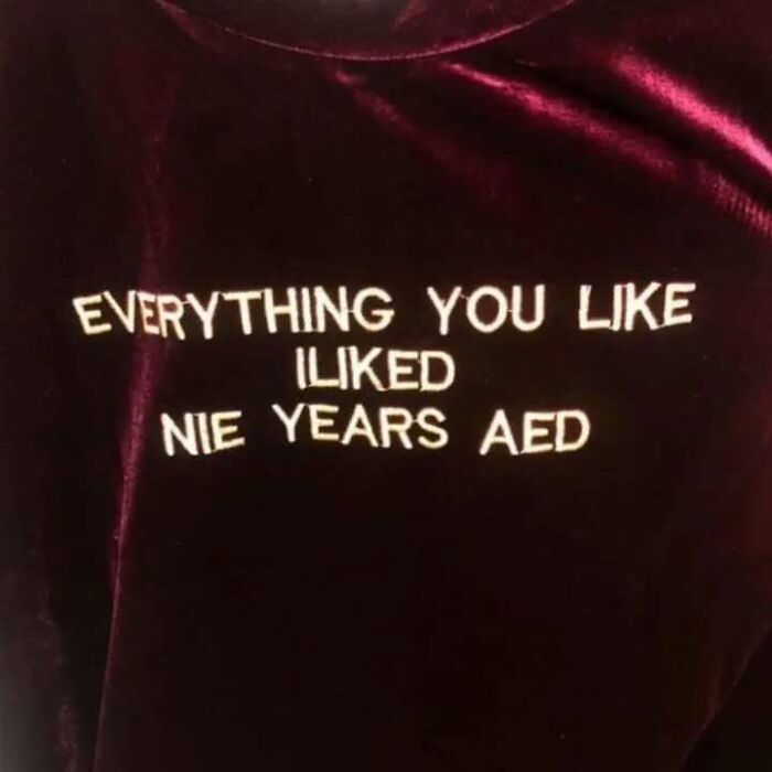 Chaotic T-shirt with text: "EVERYTHING YOU LIKE ILIKED NIE YEARS AED" embroidered in white.