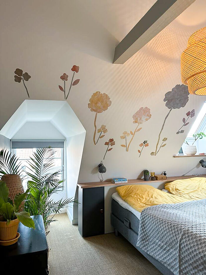 Our Design Pearl Garden In An Elegant Bedroom. The Hand-Painted Wall Decals Are Free Of Pvc, Painted On A Textile Wallpaper And Much Closer To Art Than Traditional Plasticky Wall Stickers