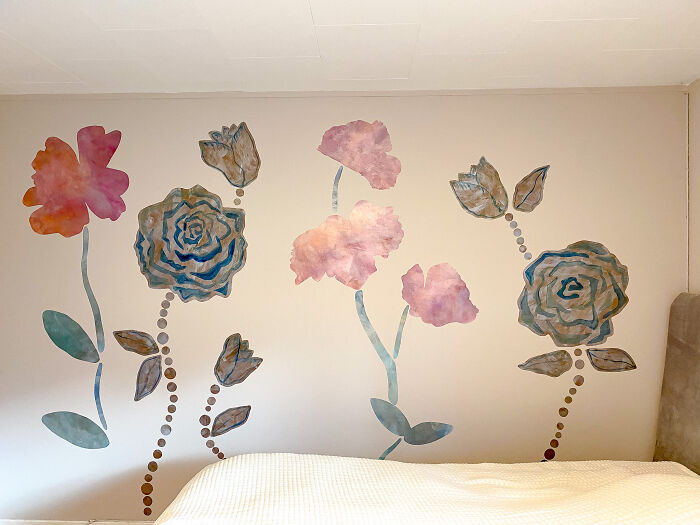 Mix And Match Wall Papers. A Large Wall Decoration In Bedroom