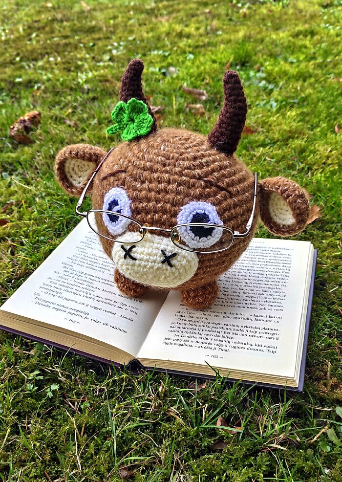 I Crochet Eyeglass Holders For My Friends Who Wear Glasses