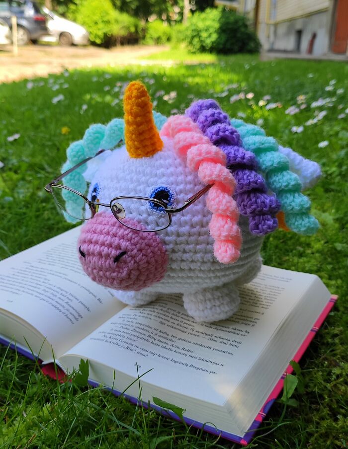 I Crochet Eyeglass Holders For My Friends Who Wear Glasses