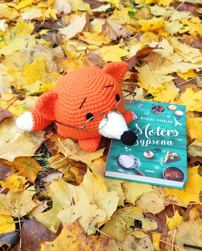 I Crochet Eyeglass Holders For My Friends Who Wear Glasses