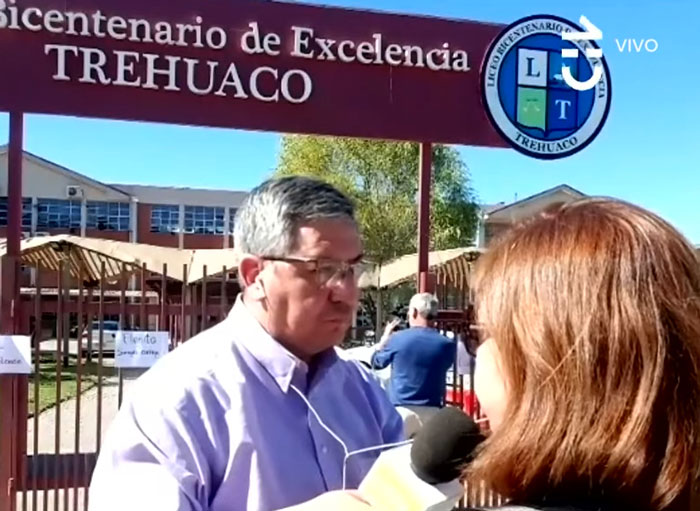 A man being interviewed outside Bicentenario de Excelencia Trehuaco school, discussing a controversial incident.