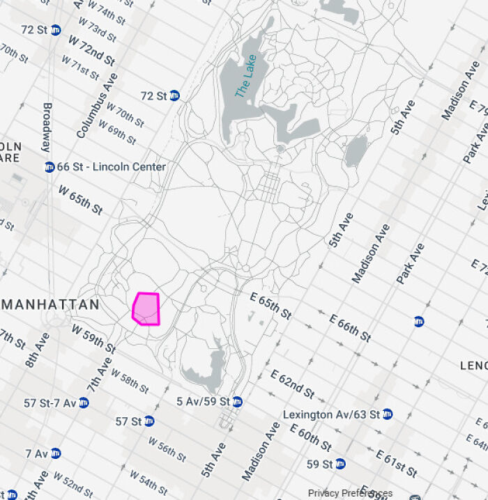 Map showing Central Park in Manhattan with highlighted area, illustrating size comparison.