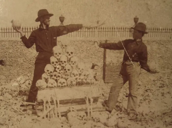 40 People Share The Scariest Photos They’ve Seen That Looked Normal To Them At First