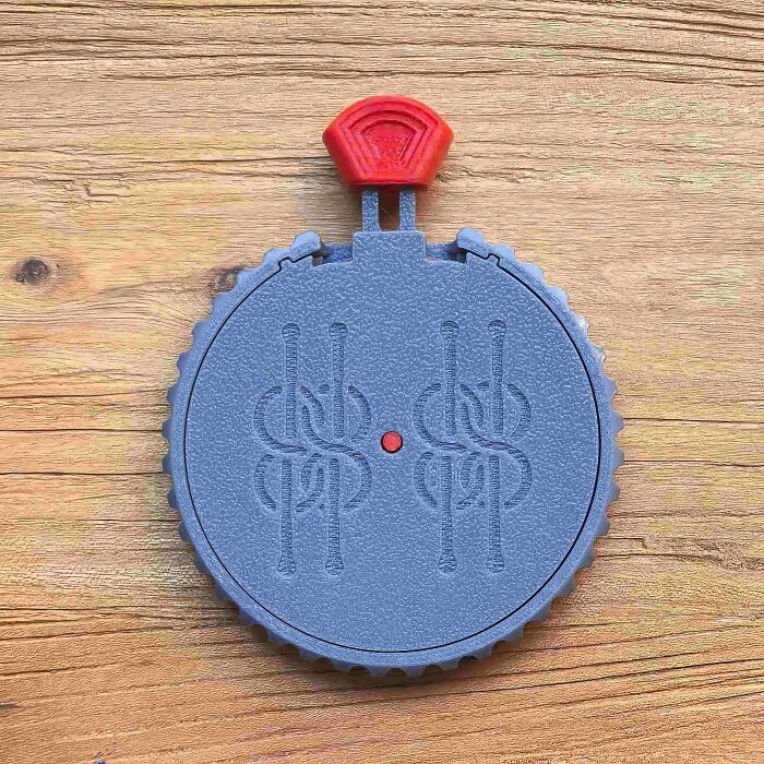 I Made This 3D Printed &ldquo;Dispute Resolver&rdquo; That Solves Petty Arguments With A Single Press