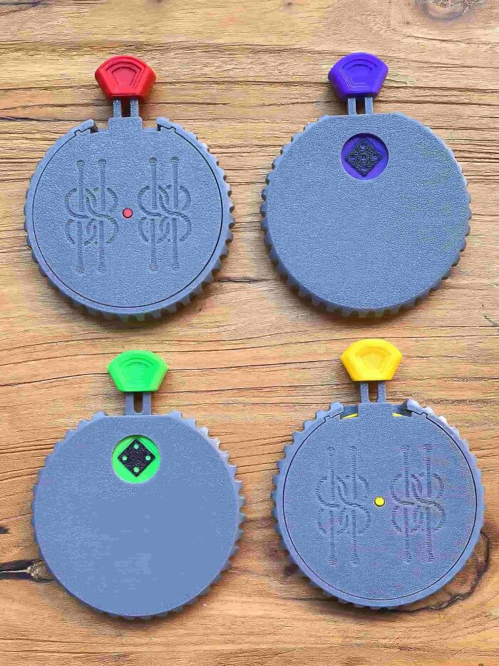 I Made This 3D Printed &ldquo;Dispute Resolver&rdquo; That Solves Petty Arguments With A Single Press