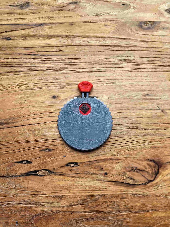 I Made This 3D Printed &ldquo;Dispute Resolver&rdquo; That Solves Petty Arguments With A Single Press