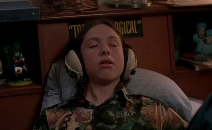 “Completely Abandoned Acting”: 30 People Share Celebs That "Disappeared Out Of Nowhere"